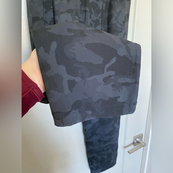 Lululemon black camo high rise joggers - Picture 9 of 9